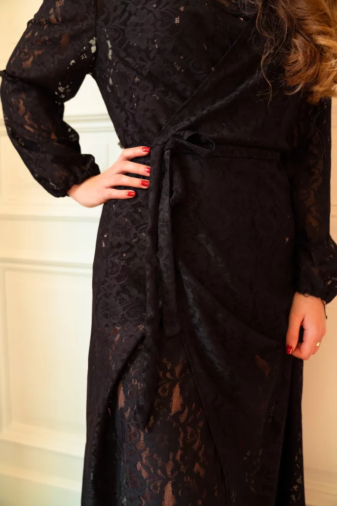 robe portefeuille style Kimono couleur noir dentelle